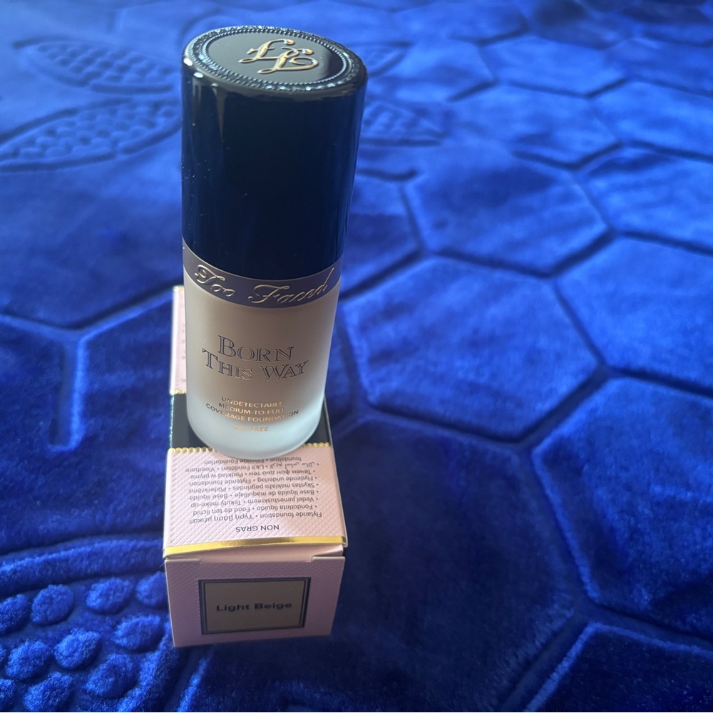 Too Faced Born This Way Foundation shade - Light Beige